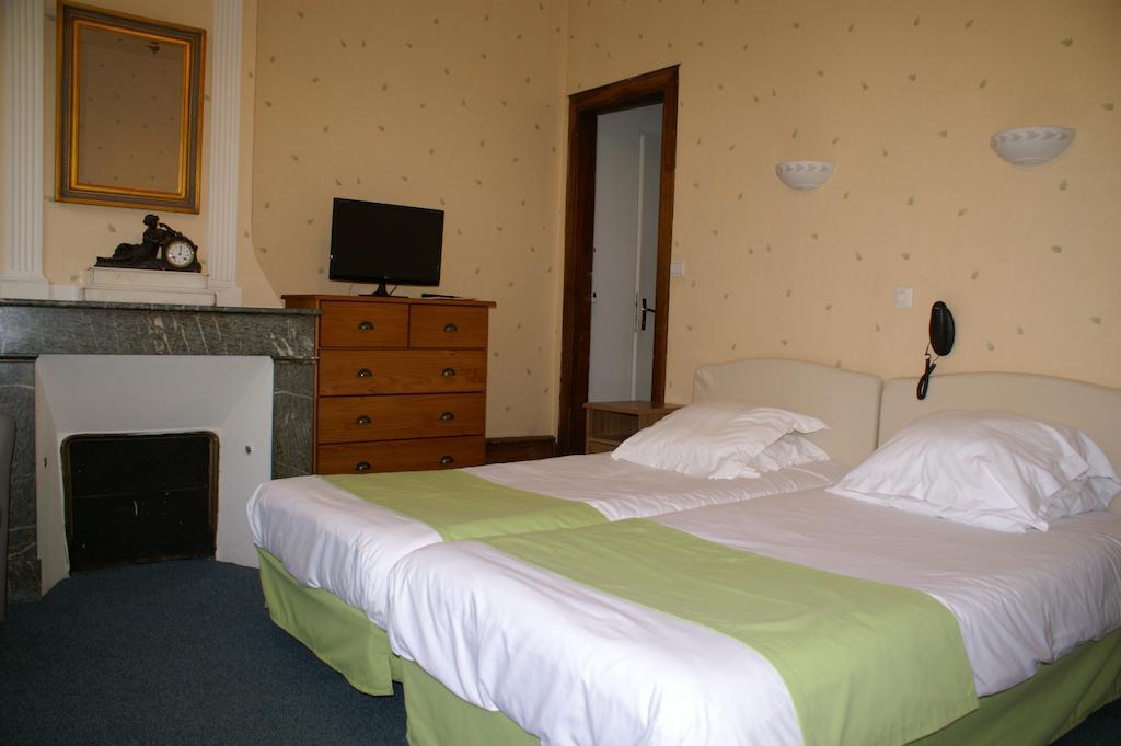 Hotel Celeste Bagnères-de-Luchon 部屋 写真