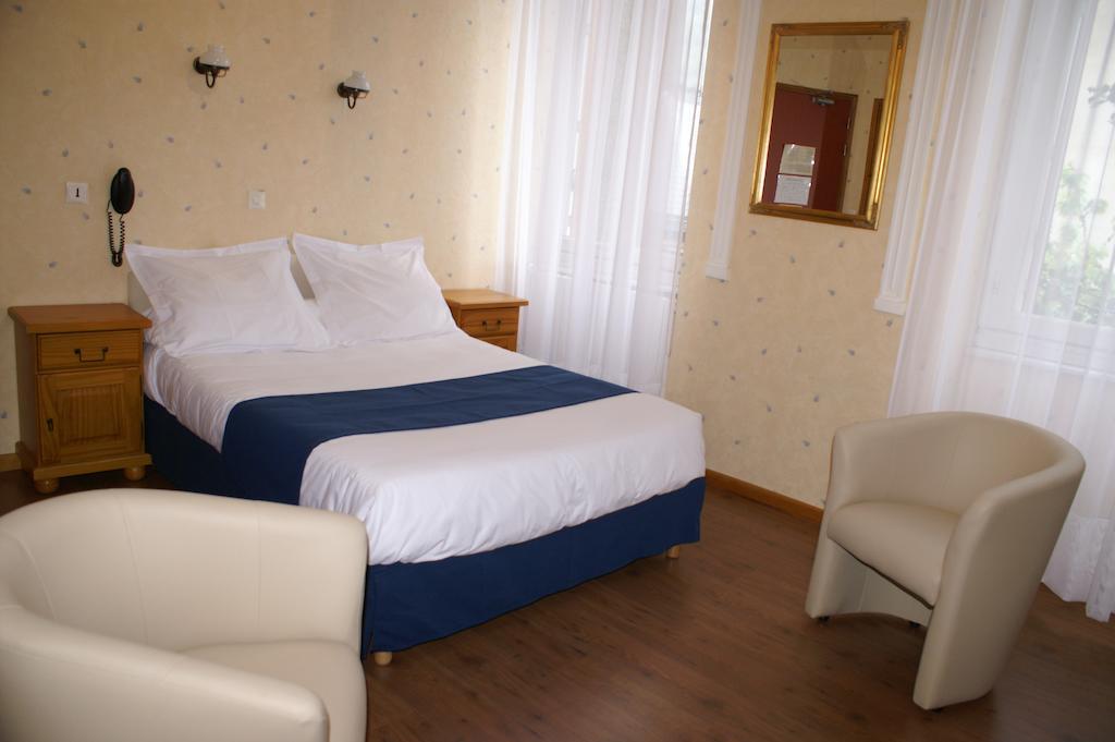 Hotel Celeste Bagnères-de-Luchon 部屋 写真