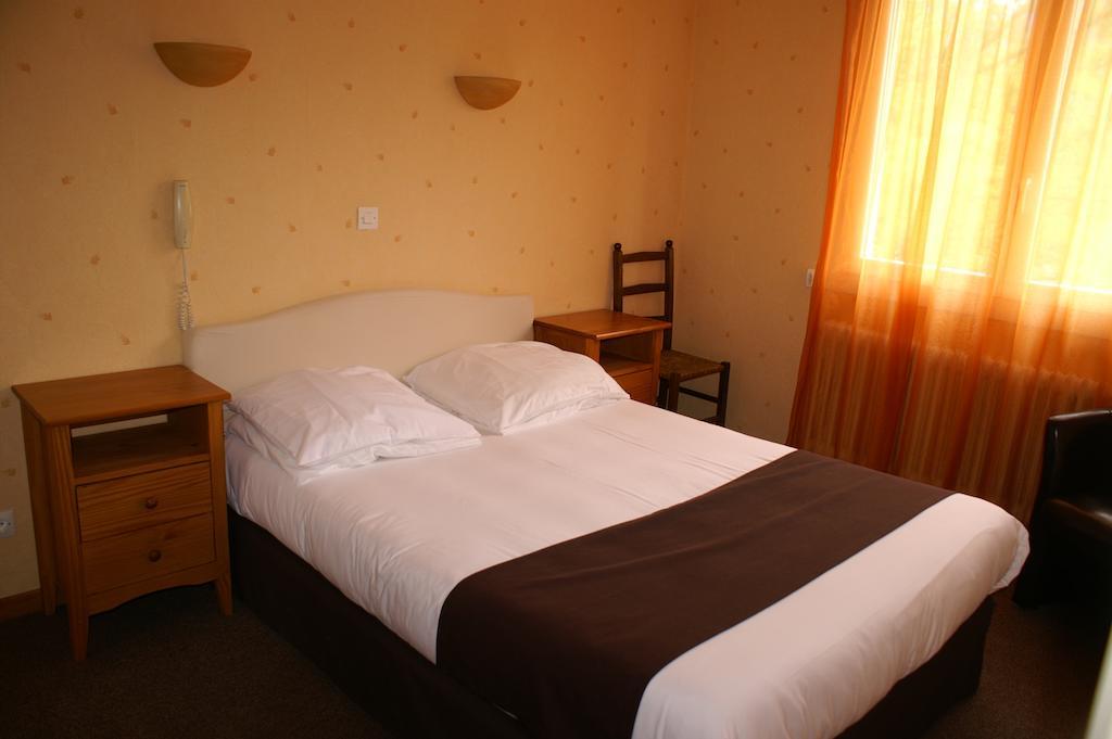 Hotel Celeste Bagnères-de-Luchon 部屋 写真
