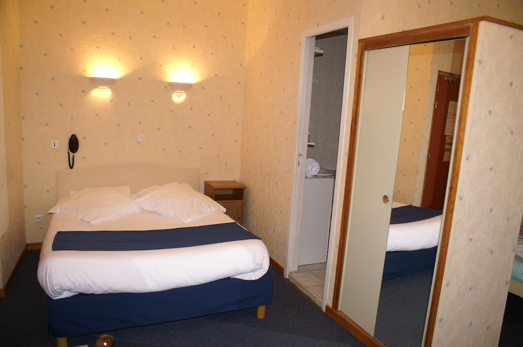 Hotel Celeste Bagnères-de-Luchon 部屋 写真