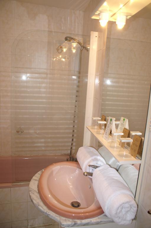 Hotel Celeste Bagnères-de-Luchon 部屋 写真