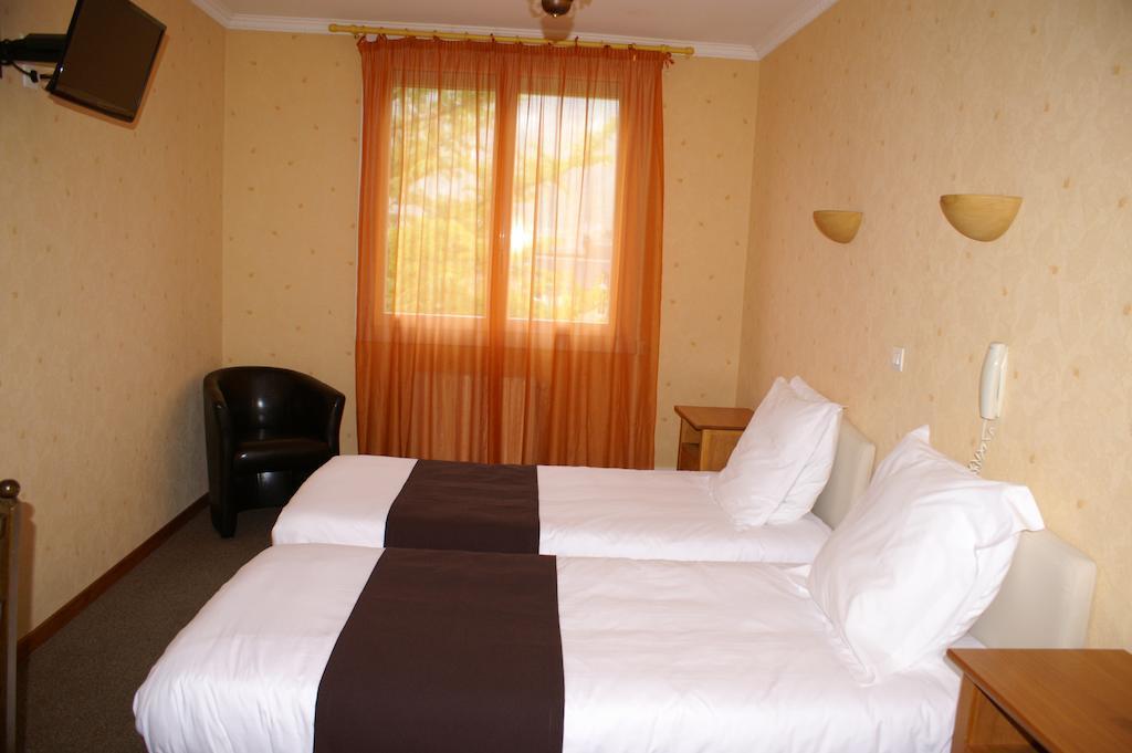 Hotel Celeste Bagnères-de-Luchon 部屋 写真