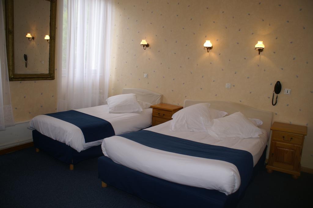 Hotel Celeste Bagnères-de-Luchon 部屋 写真